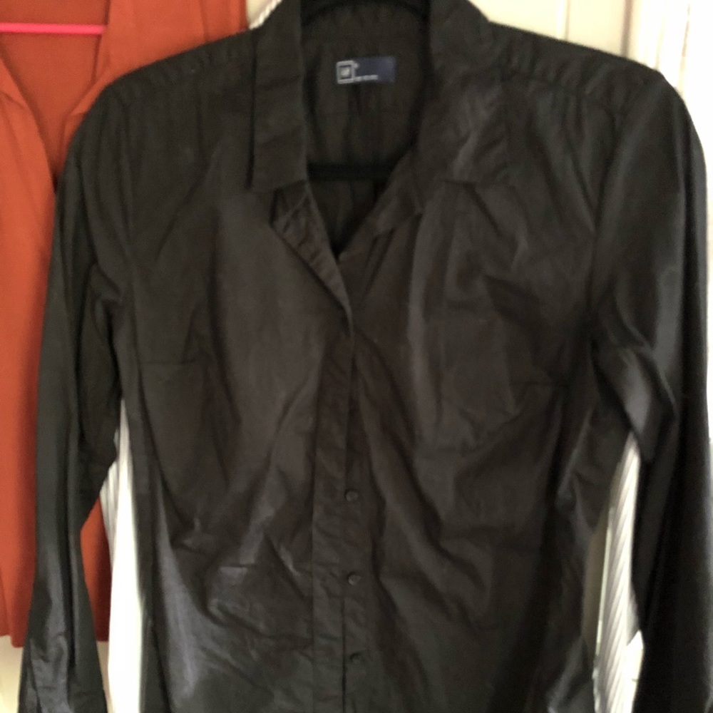Gap black button down